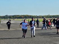 „Gemeinsam kommen wir ans Ziel“ -Teilnehmer präsentieren Stendaler BBW in Berlin beim Inklusionslauf